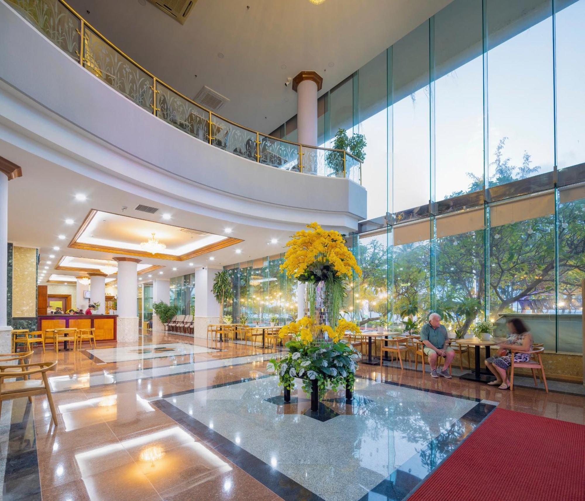 Nha Trang Lodge Hotel Отель 4*